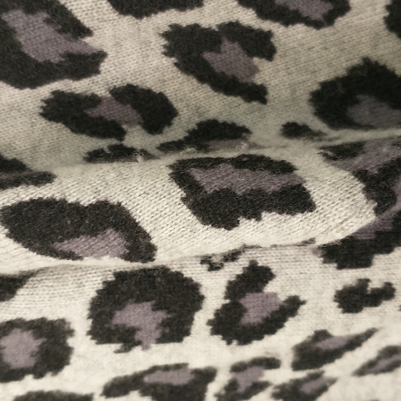 Cynthia Rowley grey black animal print cashmere sweater - Picture 4 of 6